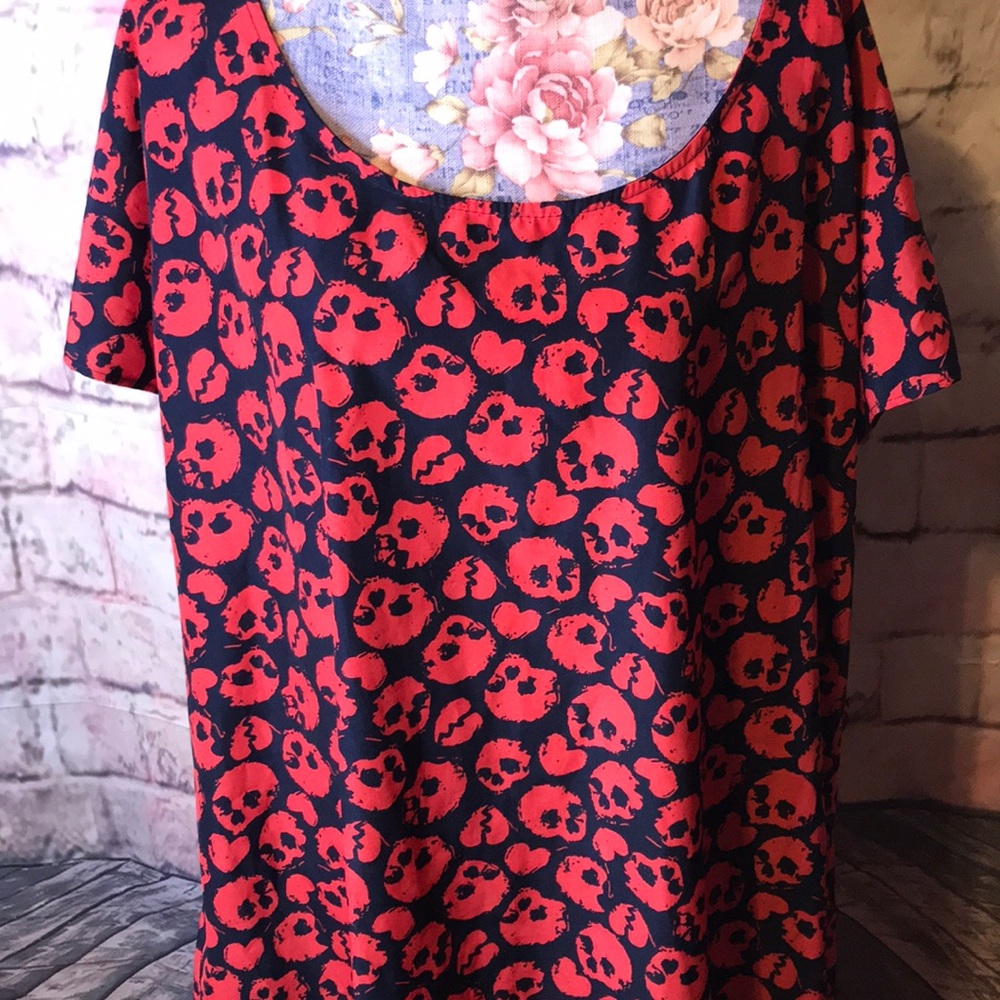 Torrid sz 4 navy blue with red skull n heart